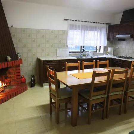 Spacious, Sunny Apartment *